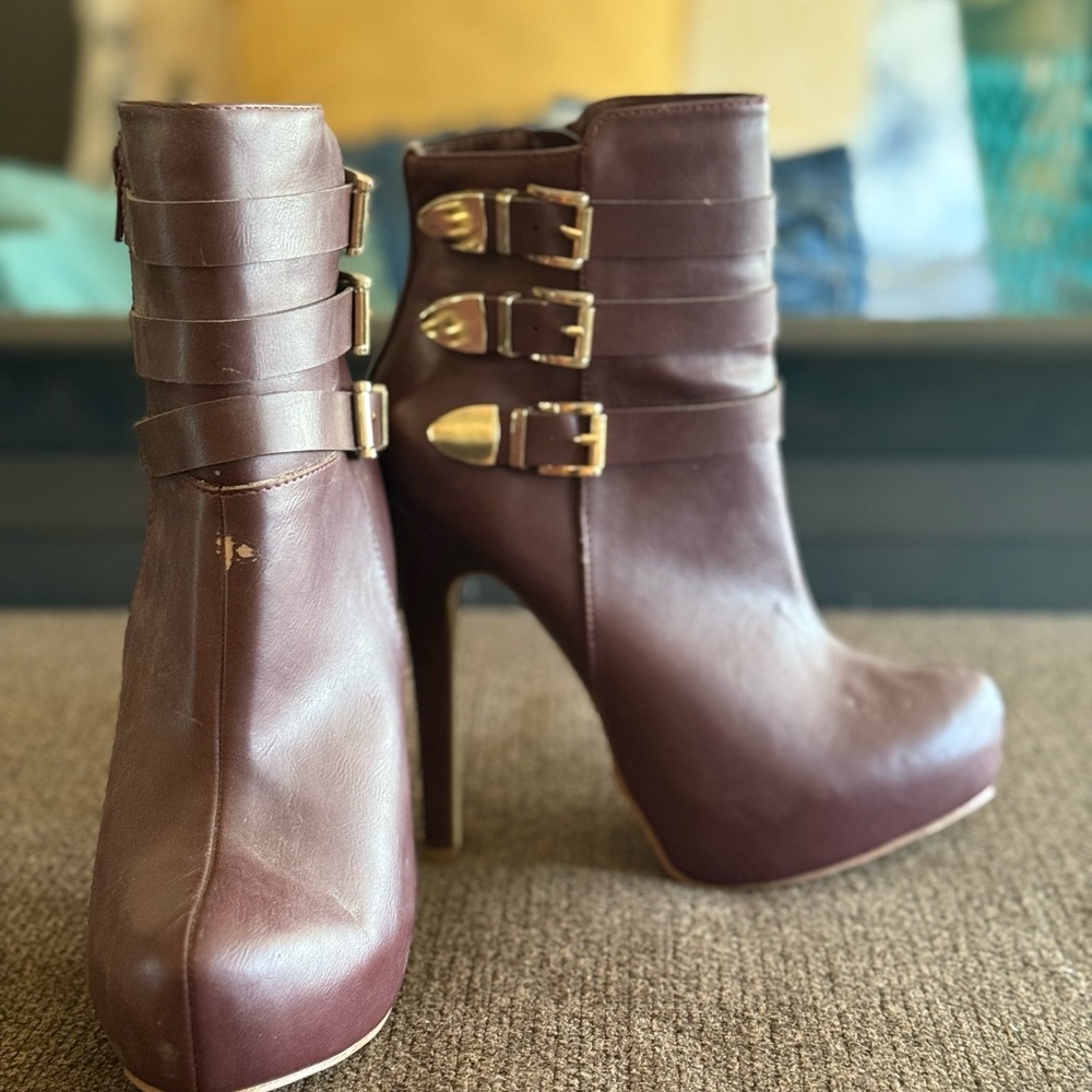 Elegant Burgundy Ankle Boots